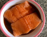 Foto del paso 1 de la receta: Salmón marinado en salsa de soja