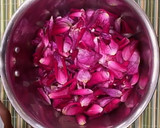 રોઝ ટી(rose tea recipe in Gujarati) રેસીપી સ્ટેપ1ફોટો