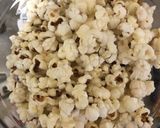 Foto langkah ke 2 dari resep Pop Corn Karamel.