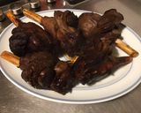 Une image de l'étape 10 de Souris d'agneau confites caramélisées au miel, thym, romarin et badiane.