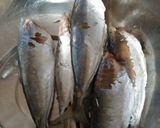 Foto langkah ke 1 dari resep Tumis Ikan Keranjang Saos Tiram.