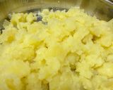A picture of step 1 of Vada pav.