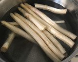 Foto del paso 1 de la receta: Tallarines fungi porcini y salsa de espárragos frescos y anchoa