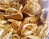 Foto langkah ke 3 dari resep 63.Tahu isi Mie Goreng.