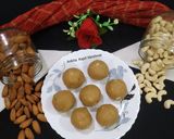 A picture of step 2 of Atta Ladoo.