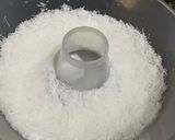 Foto langkah ke 4 dari resep Putu Ayu Lembut Loyang Besar.