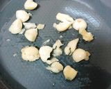 A picture of step 2 of Stir-Fried Bok Choy with Oyster Sauce.