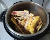 Foto del paso 1 de la receta: Caldo con solo huesos (cocción lenta en Instant Pot)