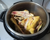Foto del paso 1 de la receta: Caldo con solo huesos (cocción lenta en Instant Pot)