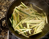 Foto del paso 3 de la receta: Noodles de arroz, con langostinos y calabacín