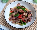 Foto langkah ke 4 dari resep Oseng cumi sotong cabai hijau.