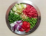 চিকেন ভেজ স্যুপ(Chicken veg soup recipe in Bengali) রেসিপি ধাপ - 2 ছবি