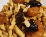 Foto del passaggio 2 della ricetta Fusilli Calabresi, gamberoni, prugne e pinoli