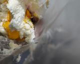 Foto langkah ke 3 dari resep Es krim lilin isi mangga lapis coklat.