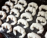 Foto del paso 5 de la receta: Medialunas dulces caseras