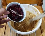 Foto langkah ke 6 dari resep Choco Chips-Cranberries Cookies Simple, Renyah dan Yummy.