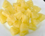 Foto del paso 6 de la receta: Ensalada de piña, langostinos, mango y carne de cerdo