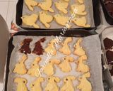 Foto del passaggio 8 della ricetta Biscotti Pasquali glassati al latte e cioccolato bianco 👩‍🍳❤️