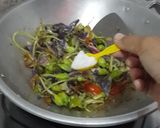 Foto langkah ke 3 dari resep Oseng kembang turi merah.