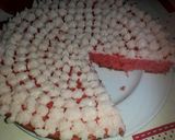 صورة لخطوة 9 من وصفة كيكة المحبة الحمراء مع الكريمة الزهرية يام 🎂❤