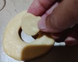 Foto langkah ke 2 dari resep Donat maizena.