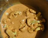 A picture of step 2 of Gobhi ke pakore.
