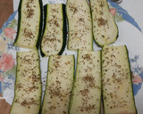 Foto del paso 4 de la receta: Muslo de pollo envuelto en calabacín. Airfryer