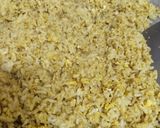 Gambar langkah 6 resipi Nasi Goreng Kunyit Ikan Bilis.