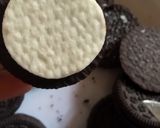 A picture of step 1 of No Bake Oreo Mango Cake.