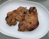 Une image de l'étape 6 de Côtés de porc marinées grillées à la plancha.