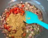 A picture of step 3 of Garlic and spinach khichadi.