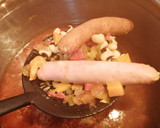 Foto del paso 4 de la receta: Carillas con verduras, salchichas y butifarra
