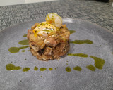 Foto del paso 8 de la receta: Mar y montaña gamba y salchicha con seta camasec y yema escaldada