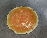 Foto langkah ke 4 dari resep Telur Dadar Wortel.