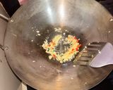 Foto langkah ke 3 dari resep Nasi Goreng Ayam KFC.