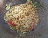 Foto langkah ke 4 dari resep Tumis Mie Labu.