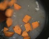 A picture of step 2 of Spicy pumpkin soup.