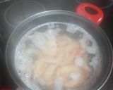 Foto del paso 1 de la receta: Rollitos de trucha ahumada rellenos de queso crema y langostinos