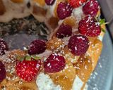 Une image de l'étape 5 de Charlotte aux fraises 🍓 et framboises.