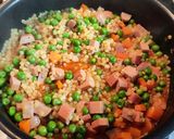 Virslis-tarhonyás egytálétel 🥘 recept fázis 11 fotója