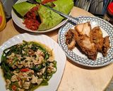 Foto langkah ke 5 dari resep Tumis Kangkung Tahu Pedas.