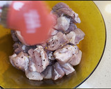 Foto del paso 1 de la receta: Brochetas de cerdo en adobo