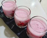 A picture of step 3 of Rose Lassi.