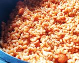Une image de l'étape 4 de Poêlée de coquillettes aux saucisses de Strasbourg en cocotte.
