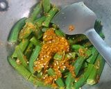 A picture of step 5 of Stuffed garlic bhindi.