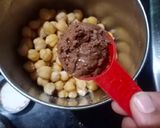 A picture of step 2 of Chocolate hummus.