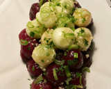 Foto del paso 6 de la receta: Ensalada de bolas de remolacha y pepinos