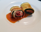 Foto del paso 7 de la receta: Rollitos de calabacín con salmorejo