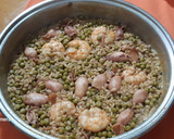 Foto del paso 6 de la receta: Cazuela de arroz integral con voladores y langostinos