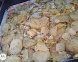 Foto del paso 4 de la receta: Pollo al horno con papas al horno y arroz frito😋
